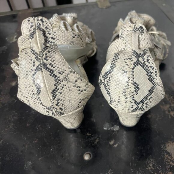 EUC Qupid Women's Reptile Print Wedge Heel Sandals size 8 - Picture 5 of 5